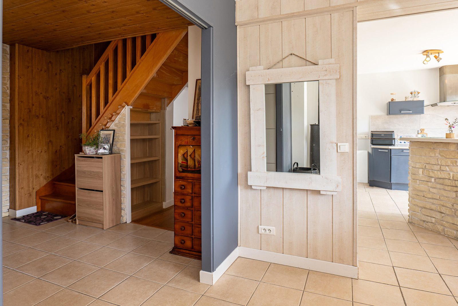 L'entrée et l'escalier en bois